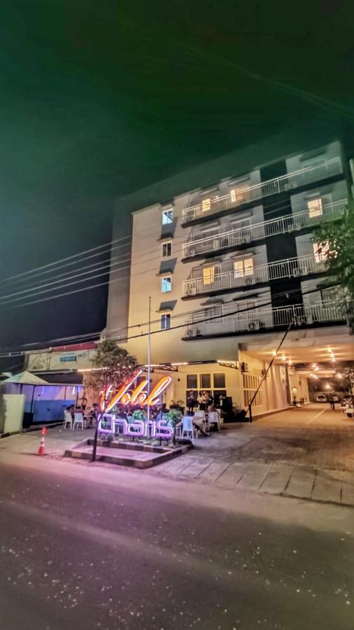 Votel Hotel Charis Tuban Tuban  Esterno foto