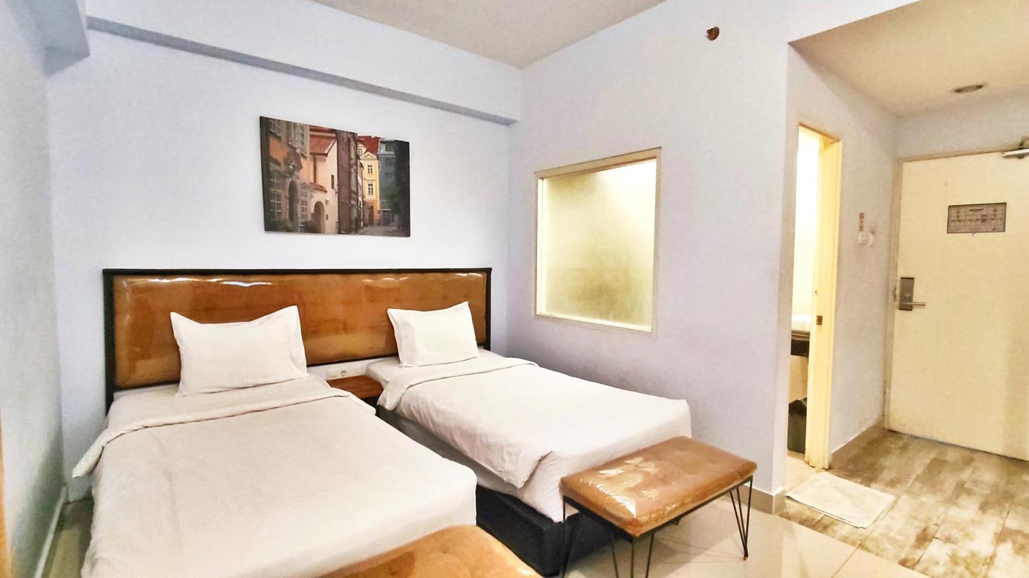 Votel Hotel Charis Tuban Tuban  Esterno foto