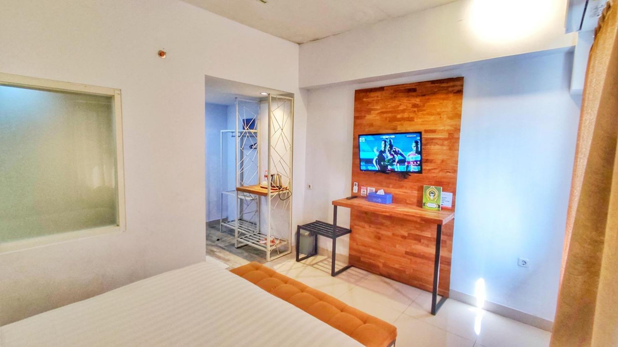 Votel Hotel Charis Tuban Tuban  Esterno foto