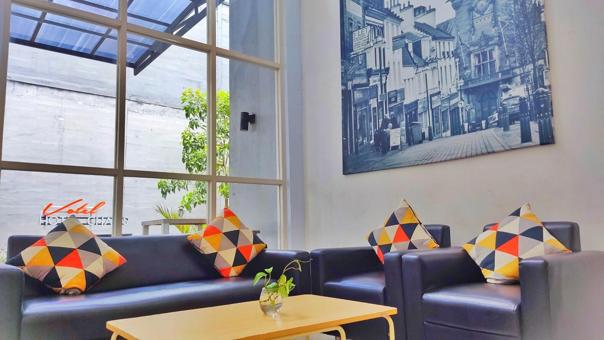 Votel Hotel Charis Tuban Tuban  Esterno foto