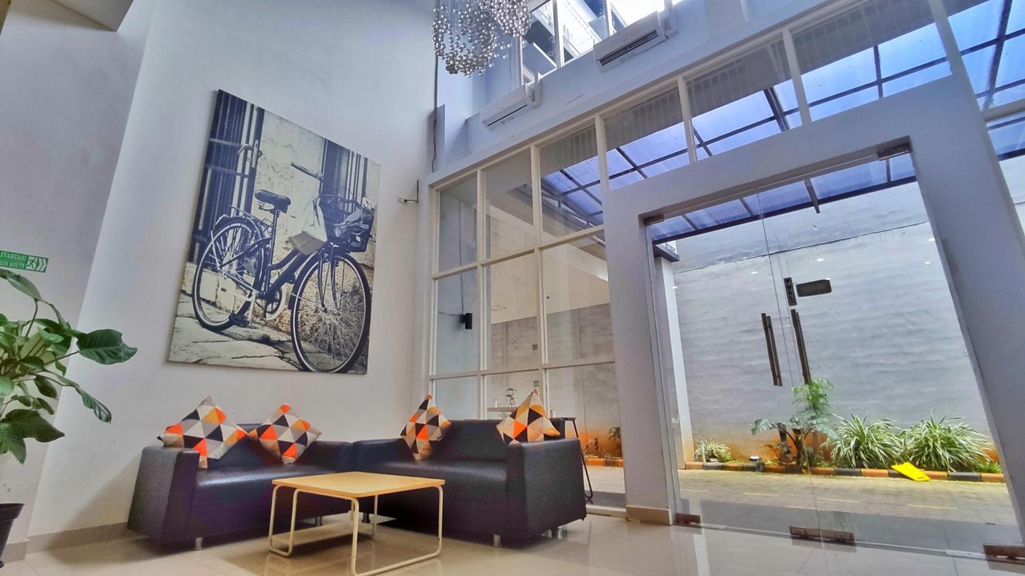 Votel Hotel Charis Tuban Tuban  Esterno foto