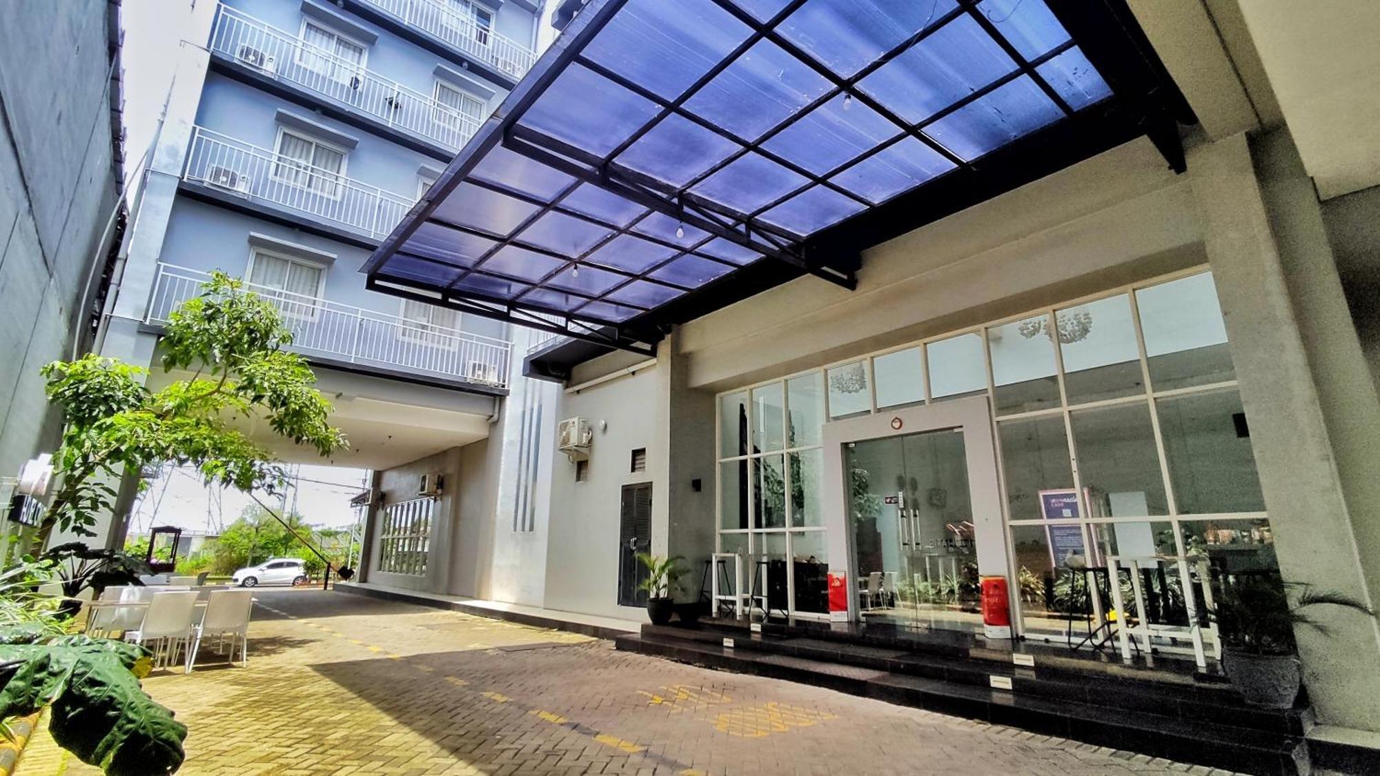 Votel Hotel Charis Tuban Tuban  Esterno foto