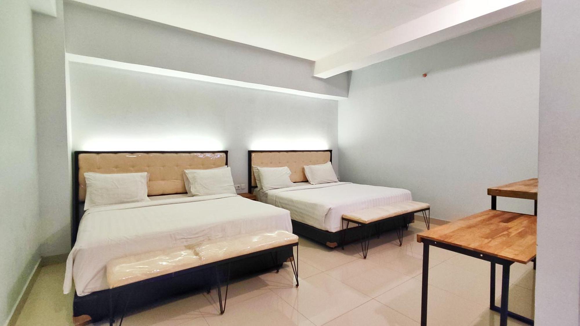 Votel Hotel Charis Tuban Tuban  Esterno foto