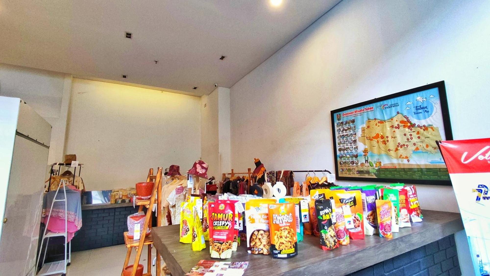 Votel Hotel Charis Tuban Tuban  Esterno foto