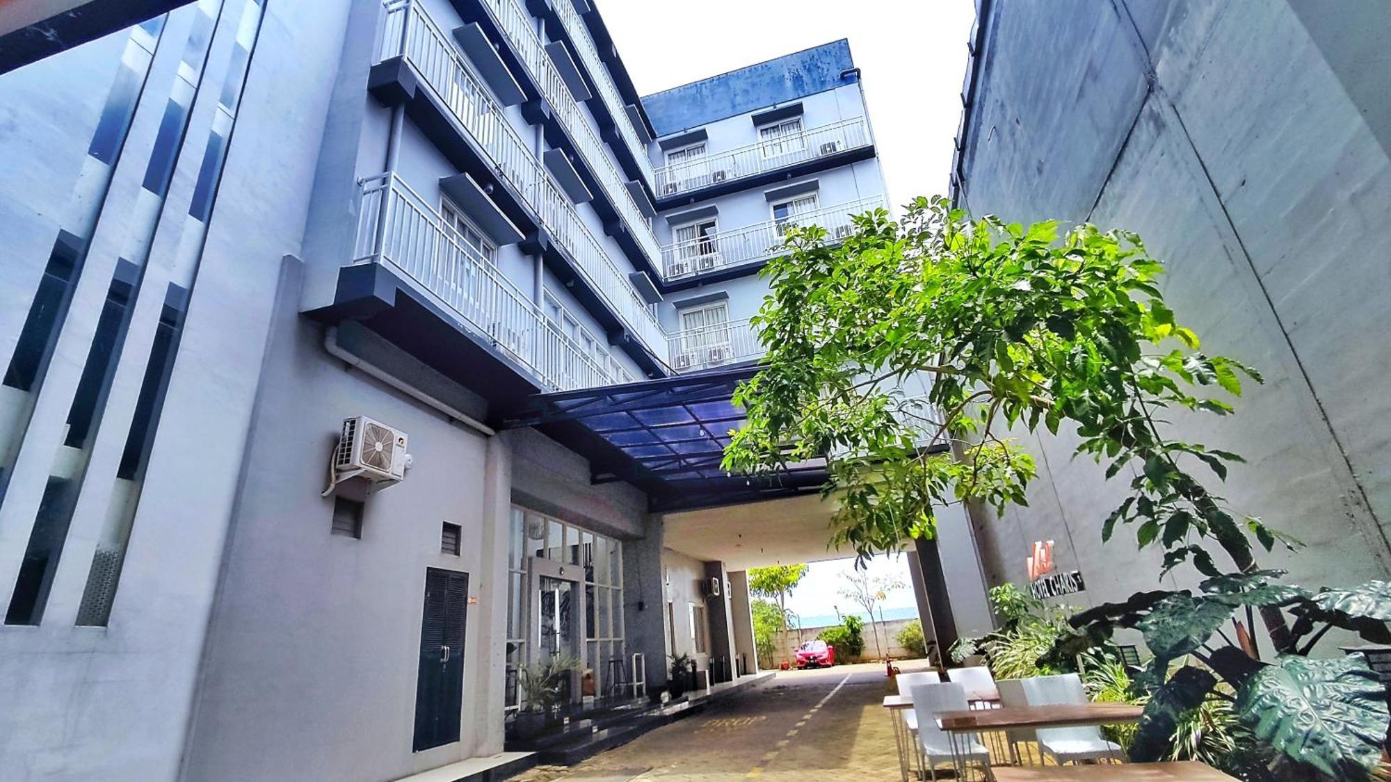 Votel Hotel Charis Tuban Tuban  Esterno foto