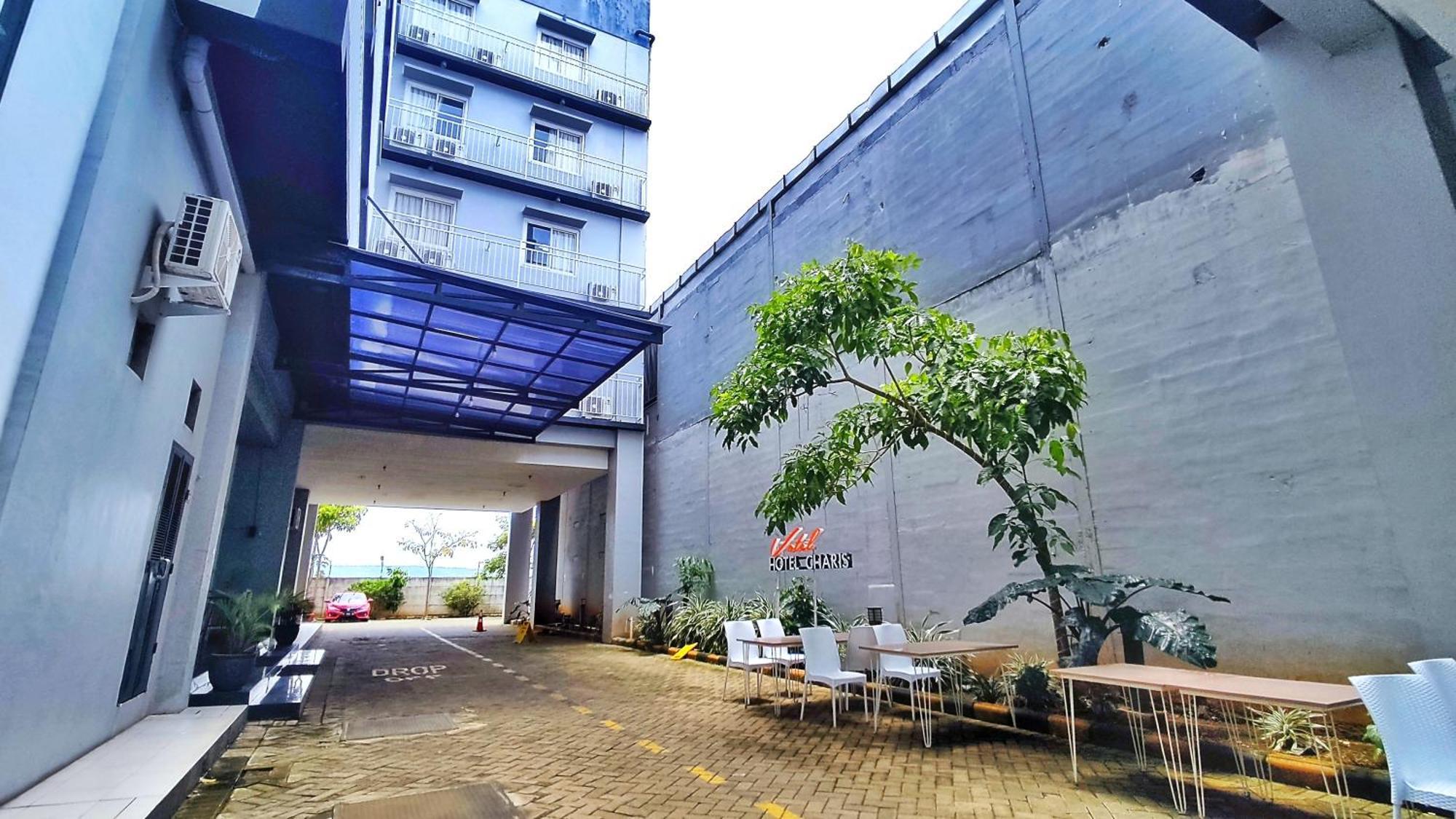 Votel Hotel Charis Tuban Tuban  Esterno foto