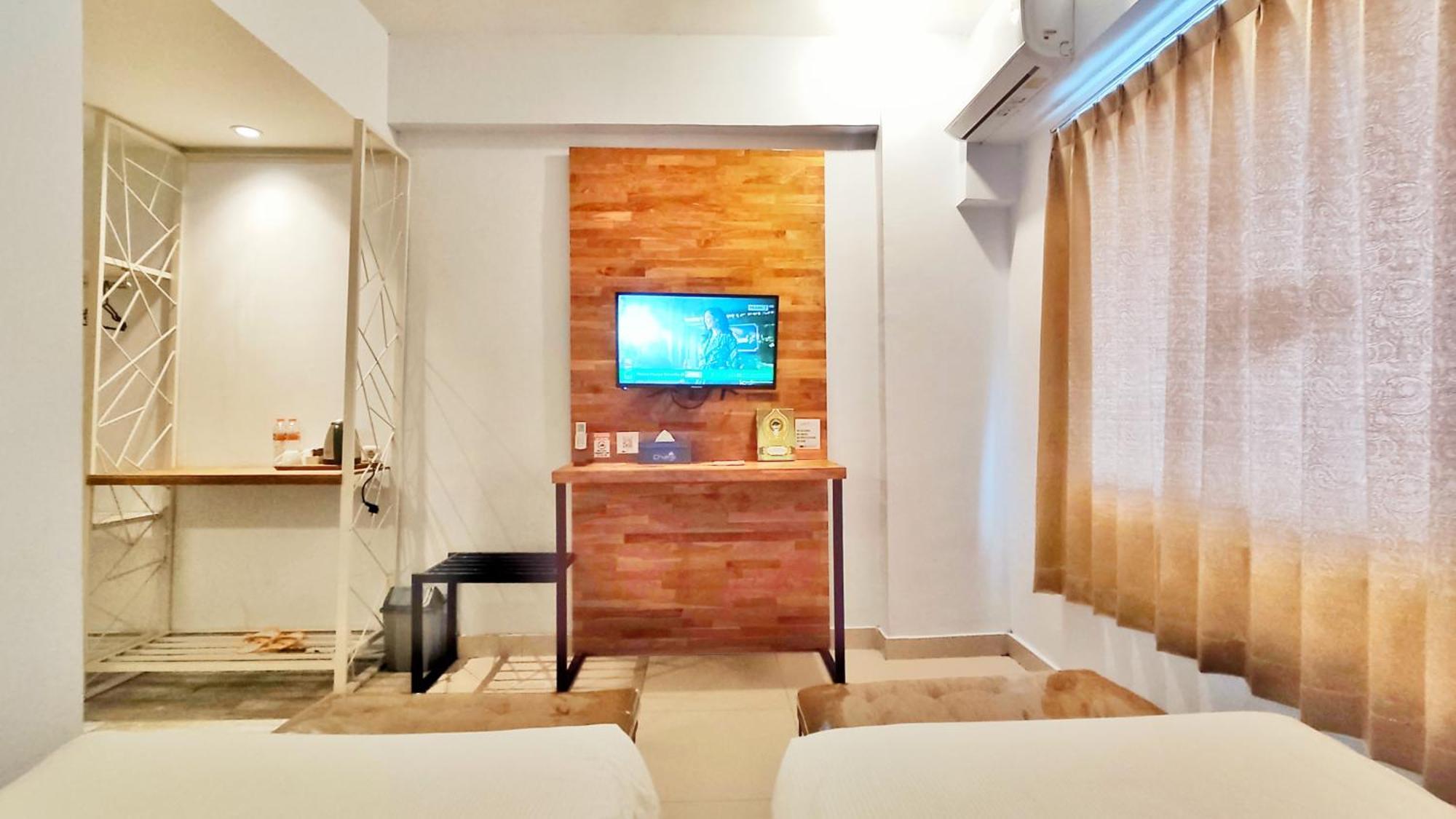 Votel Hotel Charis Tuban Tuban  Esterno foto
