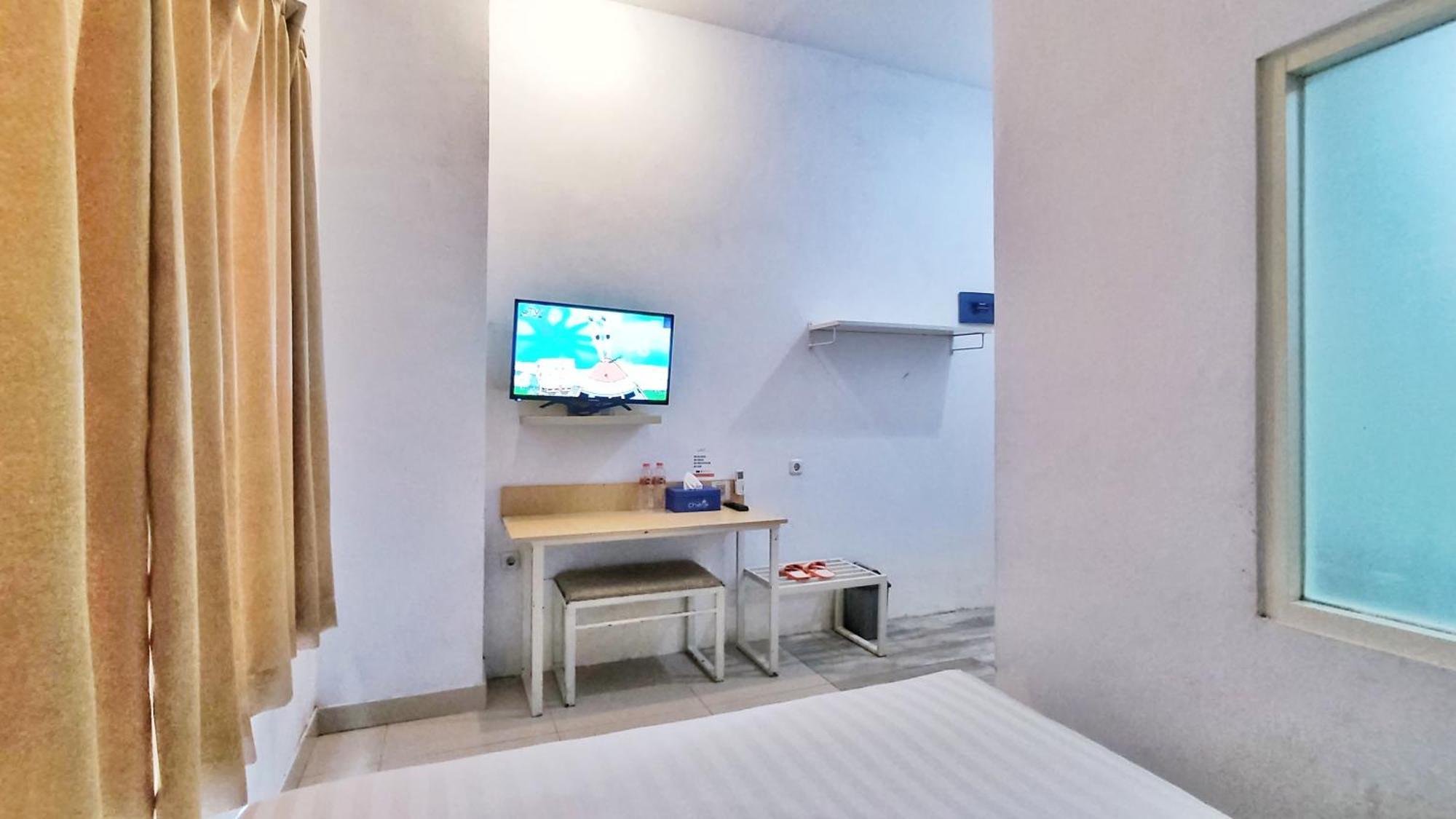 Votel Hotel Charis Tuban Tuban  Esterno foto
