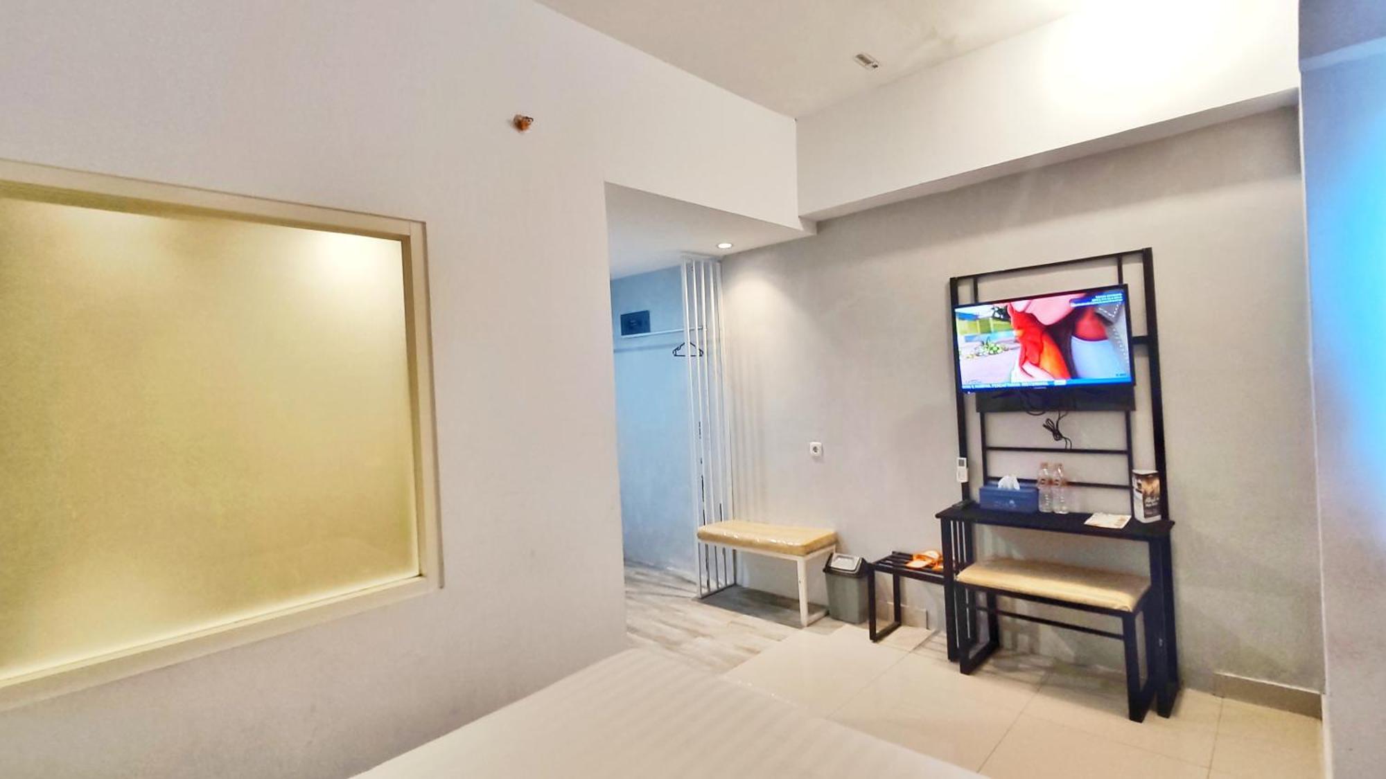 Votel Hotel Charis Tuban Tuban  Esterno foto